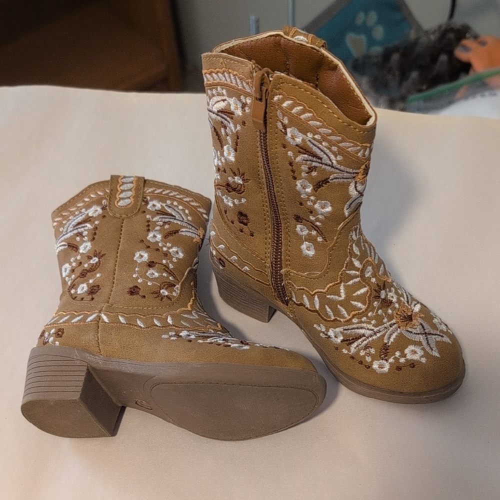 Tan Ankle Boots with Embroidery